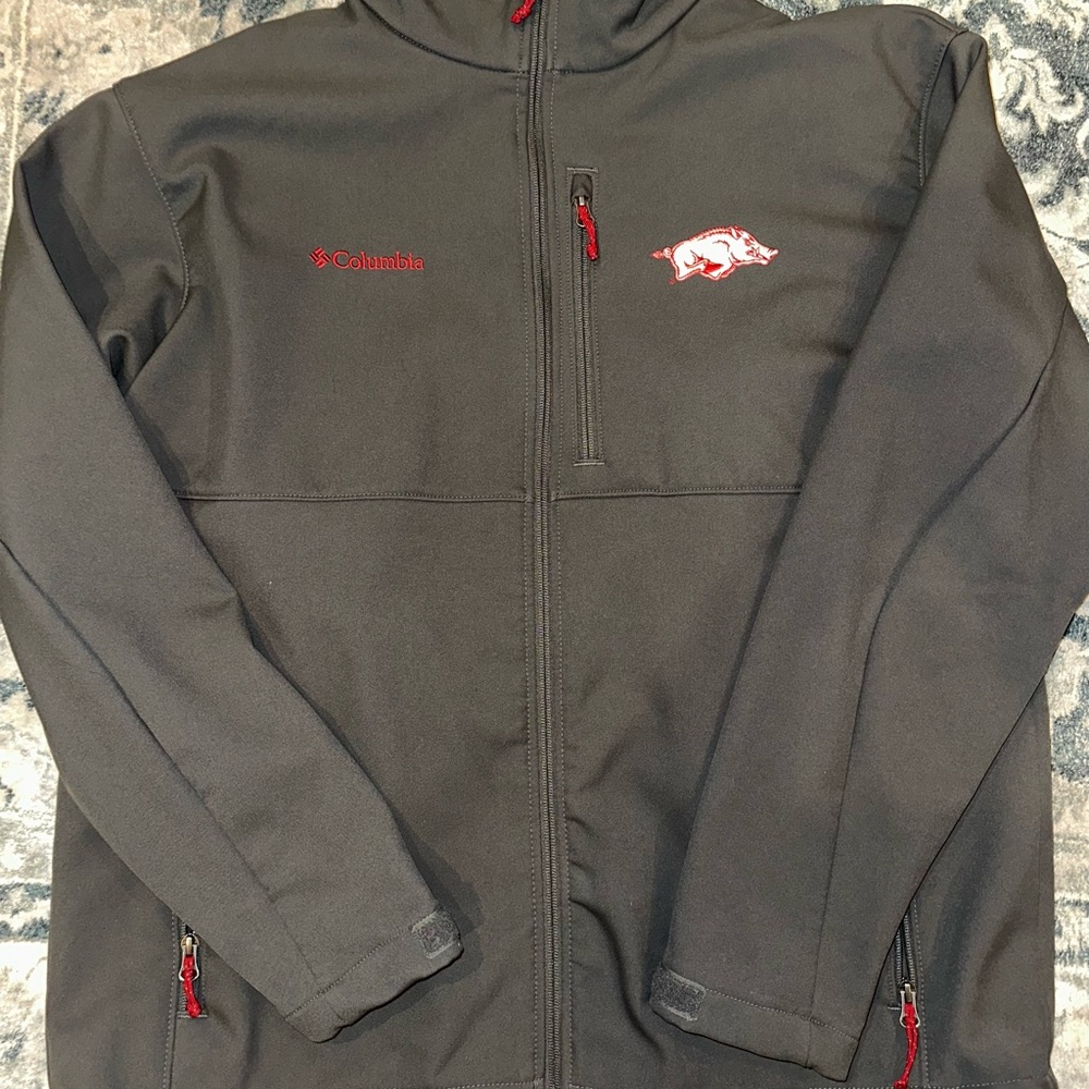 Columbia Men's Softshell Black Jacket with Arkansas Hogs Emblem